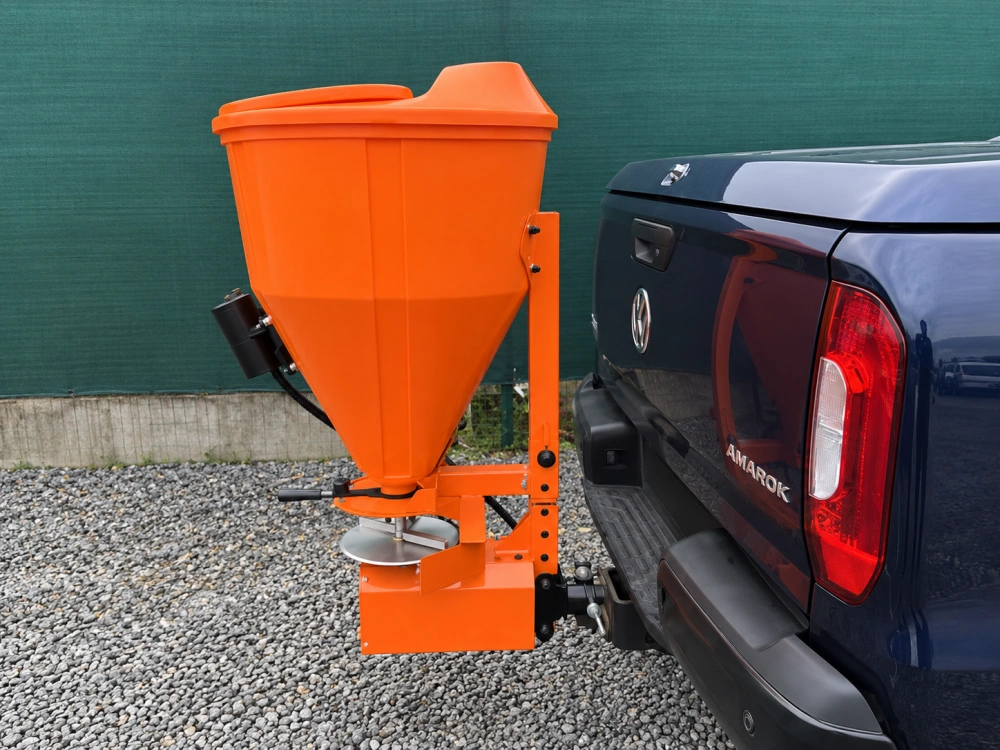 Univerzální elektrický sypač ES 100 – 100 l, záběr 1–9 m