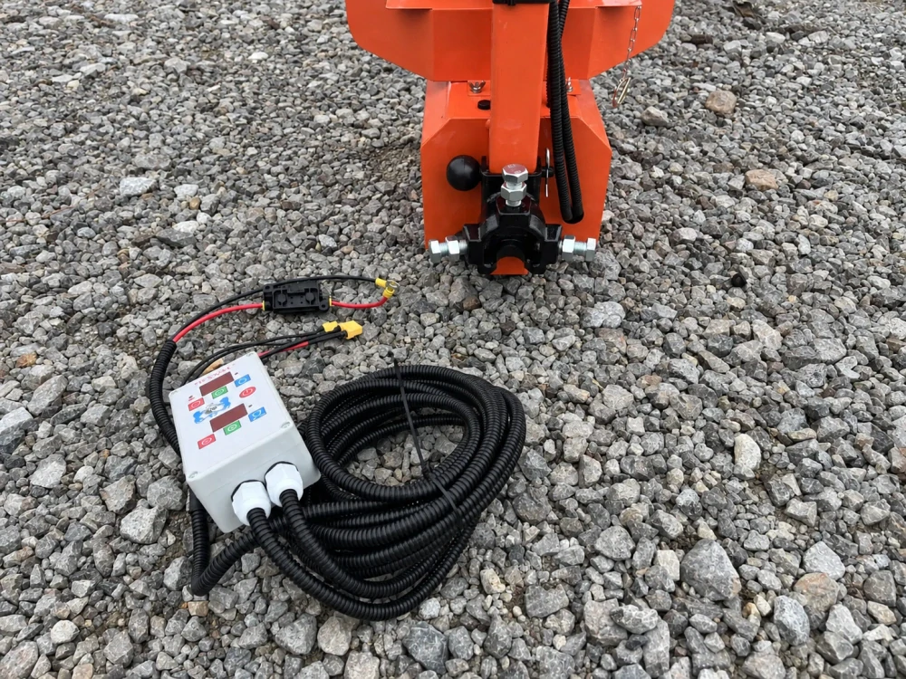 Univerzální elektrický sypač ES 100 – 100 l, záběr 1–9 m